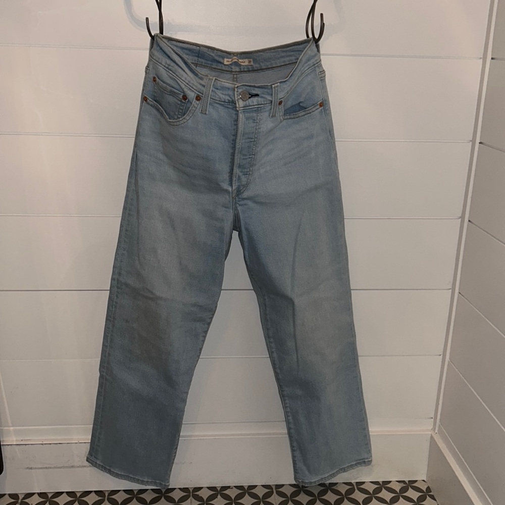 Size 27 women’s Levi straight ankle jeans